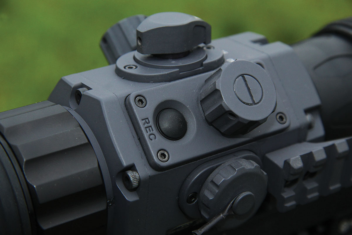 Recording images or video is as easy as pushing a single rubberized button, which is located just between the right-side control turret.